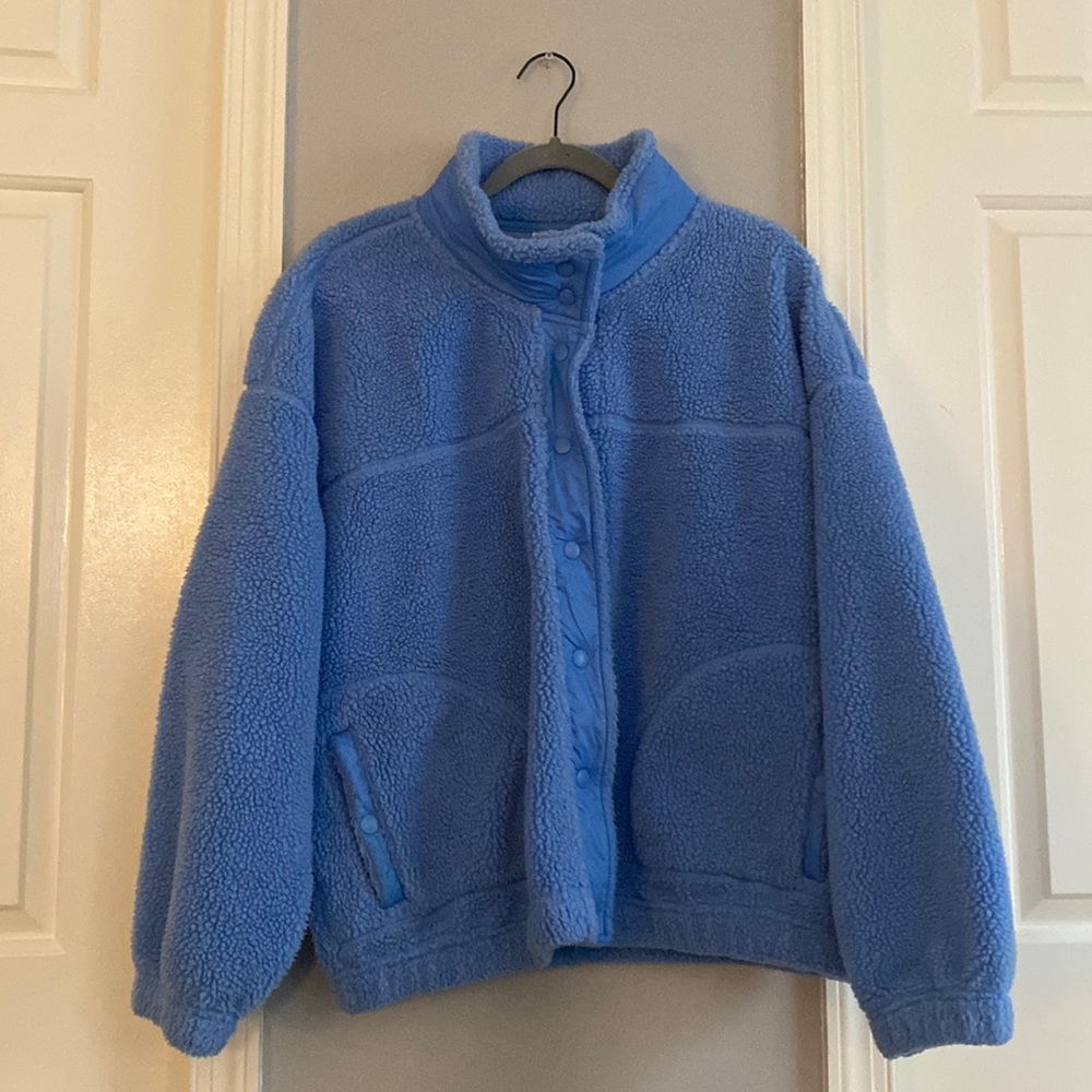 Blue Old Navy Sherpa lightweight jacket. Size XL